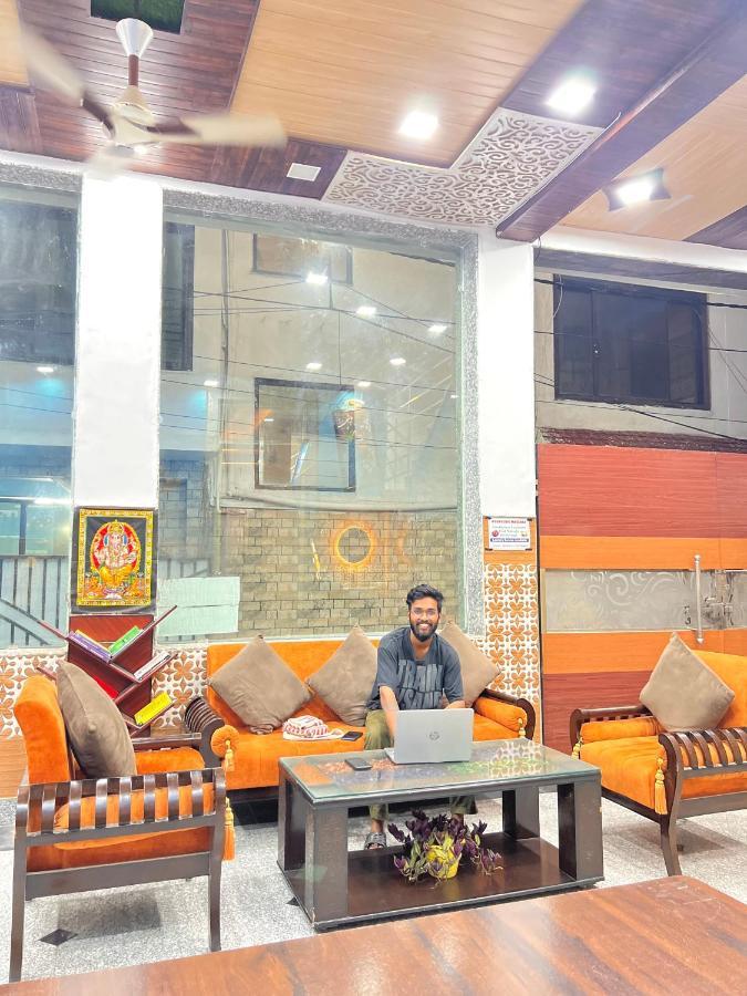 Shanti Hostel And Garden Cafe Rishīkesh Exteriör bild